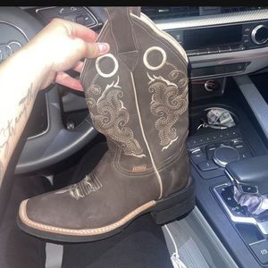 they are mexican boots 150 and worn once